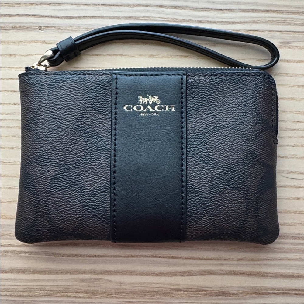 Coach Black Signature C Canvas Zip Wristlet Wallet Clutch Gold Logo